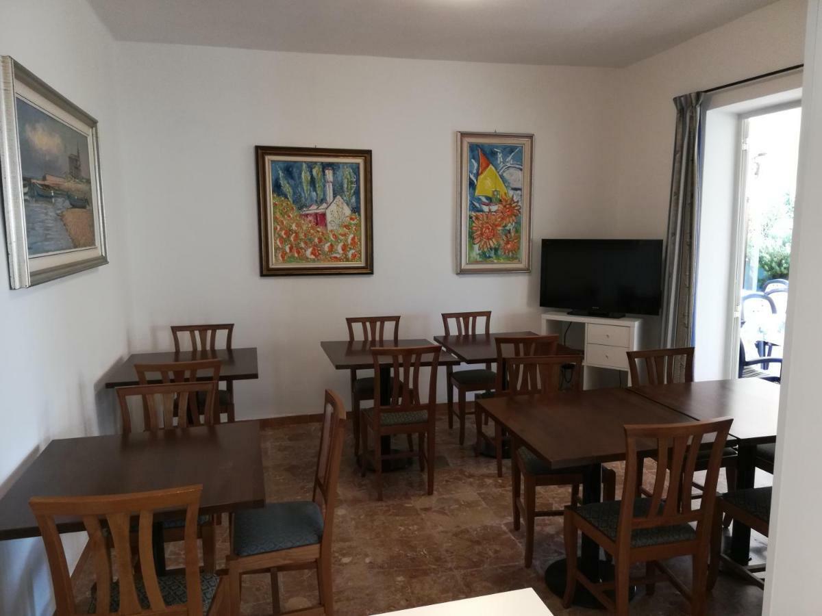 كاوْرلي Albergo Elena Garni المظهر الخارجي الصورة